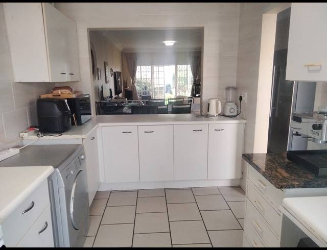 2 BEDROOM TOWNHOUSE FOR SALE IN SUNDOWNER